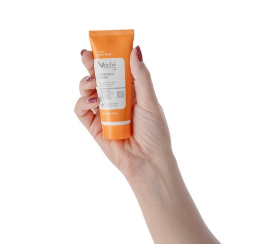 کرم ضد آفتاب رنگی وچه با SPF50 مناسب پوست خشک و معمولی حجم 40 میلی لیتر